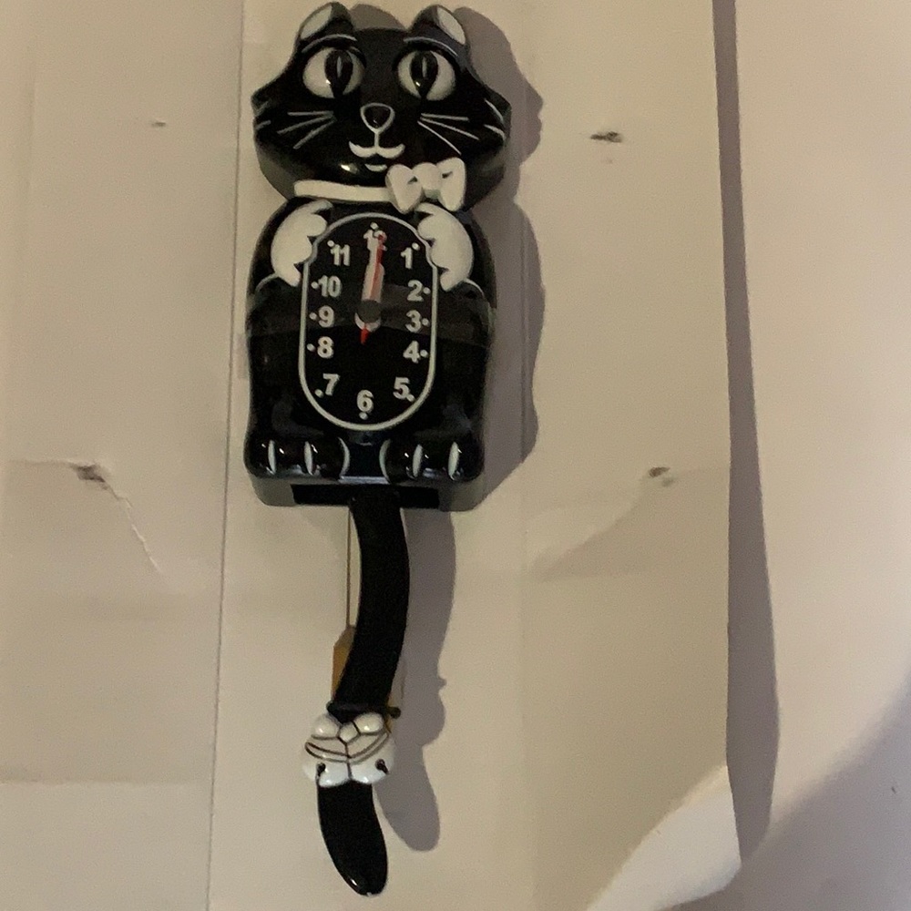 Wall cat clock